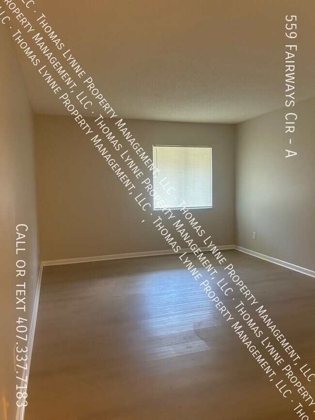 Building Photo - 559 Fairways Cir