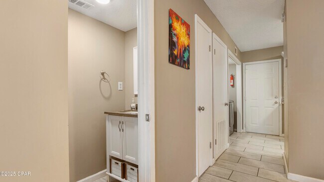 Building Photo - 2518 Johnson Dr