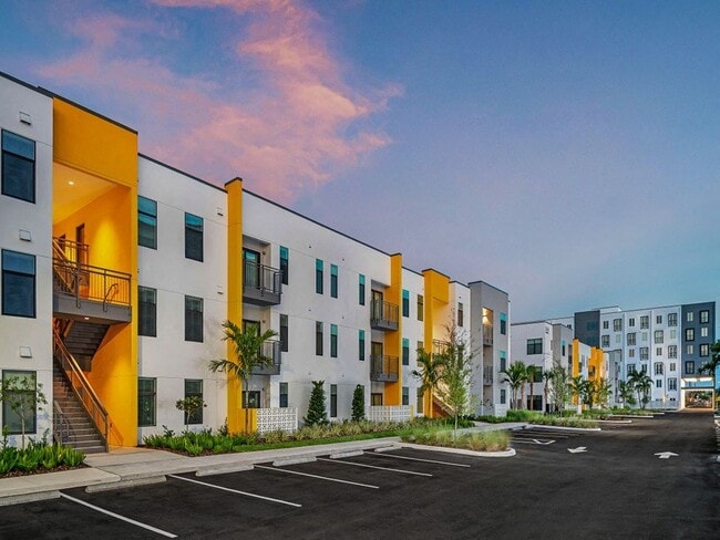 Building Photo - Elements on Third