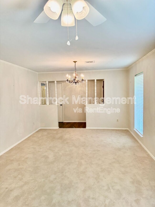 Foto del edificio - 5740 Lakemont Dr