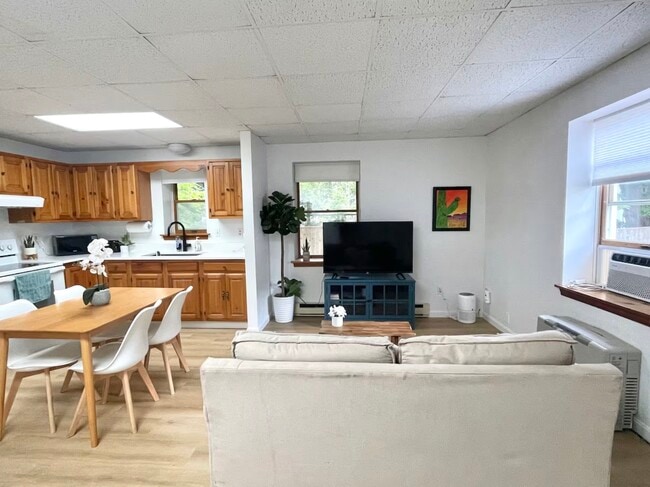 Building Photo - 17 Page St