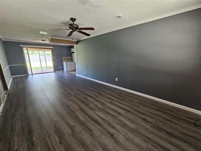 Foto del edificio - 6960 SW Forest Ave