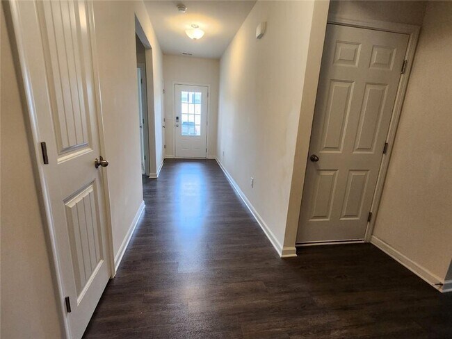 Building Photo - 40 Jocelyn Dr