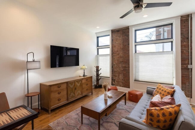 Foto del edificio - 152 E McMicken Ave