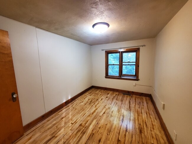 Building Photo - 240 S Healy Ave