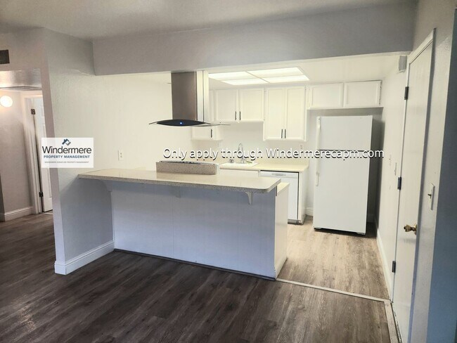 Foto del edificio - Cozy Halfplex in Carmichael- Available Now.