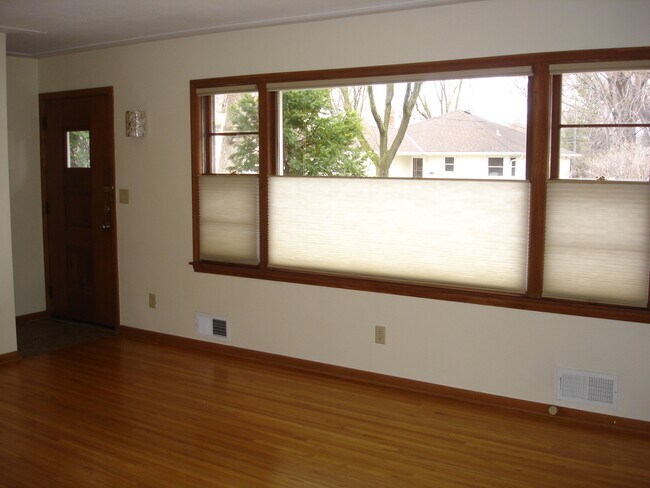 Building Photo - 203 W 56th St