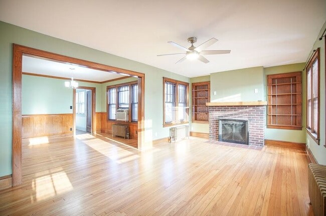 Building Photo - 109 Carver St