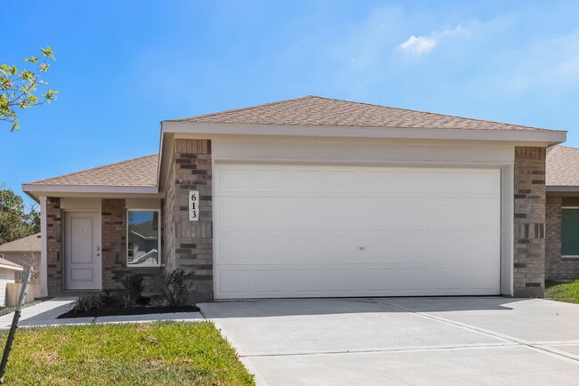 Building Photo - 613 Craven St