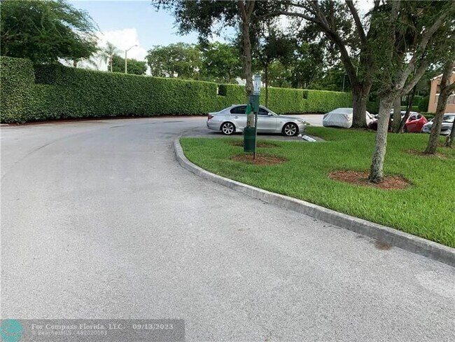 Foto del edificio - 755 NW 92nd Ave