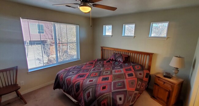 Foto del edificio - Fantastic Views From This Three Bedroom Townhome