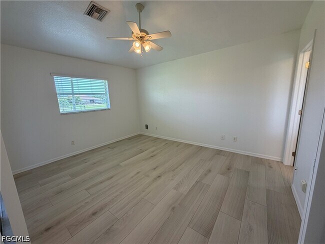 Foto del edificio - 544 SE 7th St