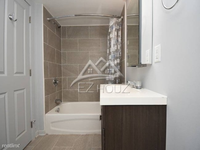 Building Photo - 1 br, 1 bath Apartment - 416 N Howard St,2B