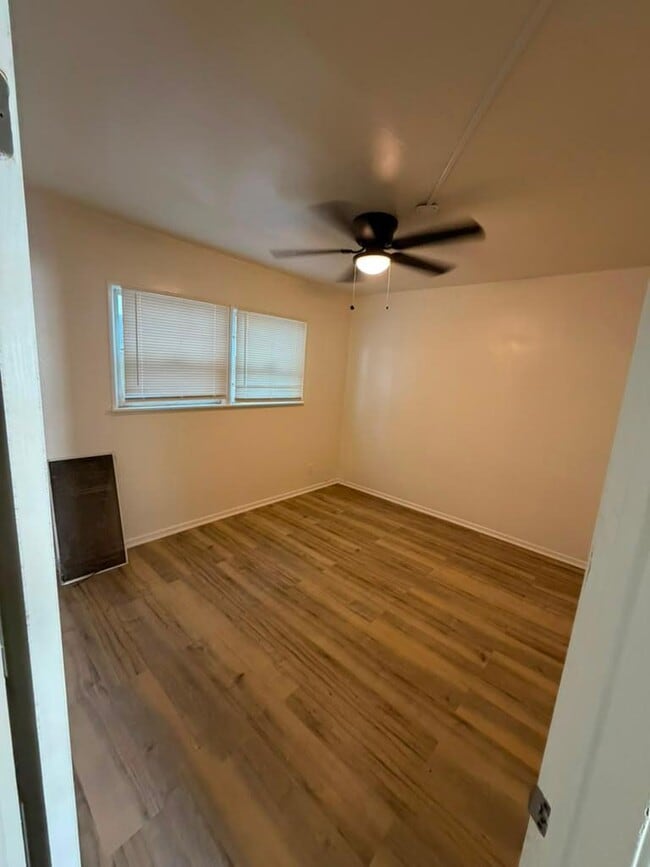 Building Photo - 1540 W 226th St