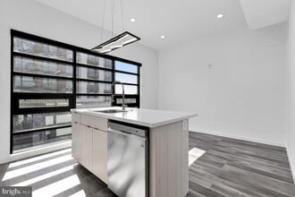 Building Photo - 506 H St NE
