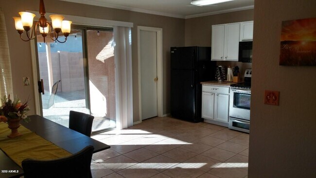 Building Photo - 665 W Mirage Loop