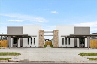 Building Photo - 13 Rafael Dr