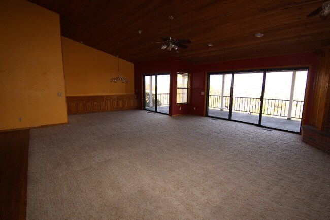 Building Photo - 335 Hilltop Dr