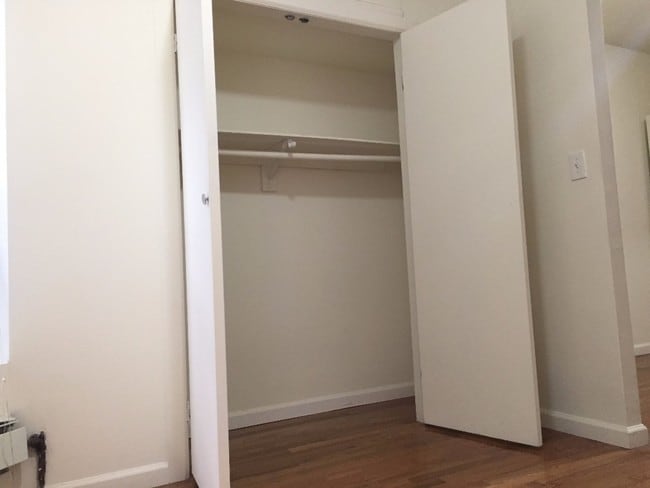 Building Photo - 138 W 46th St