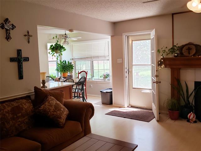 Foto del edificio - 11213 Meadow Ln