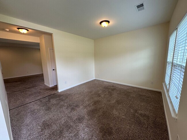 Building Photo - Charming 3BR 2.5BA Home Within Walking Dis...