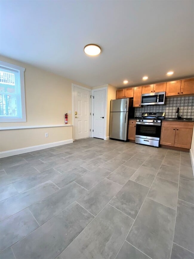 Building Photo - 158 North St