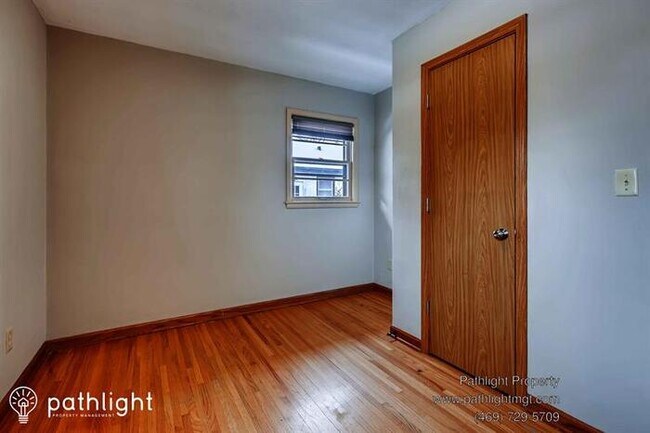 Building Photo - 125 Ash Street East