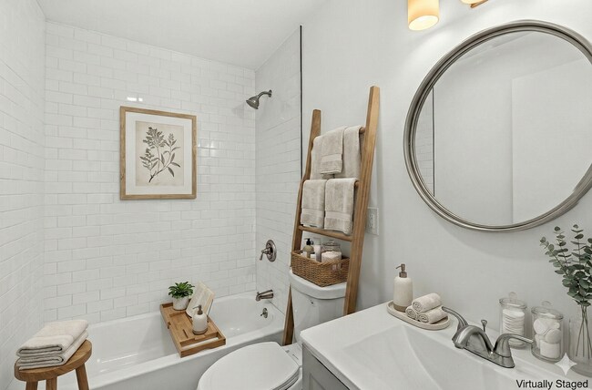 Foto del edificio - Stylish 3-Bed, 2-Bath Home Minutes from Downtown Indy!
