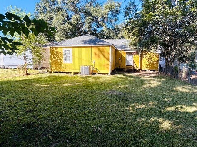 Photo - 1912 N 15th St House