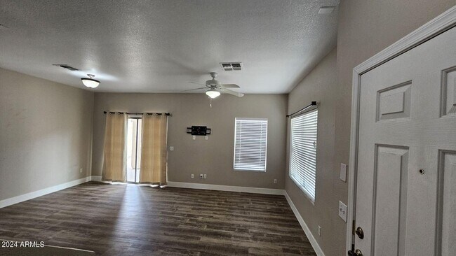 Foto del edificio - 9533 N 82nd Ave
