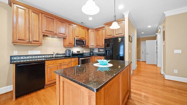 Building Photo - 804 Talking Stick Ln