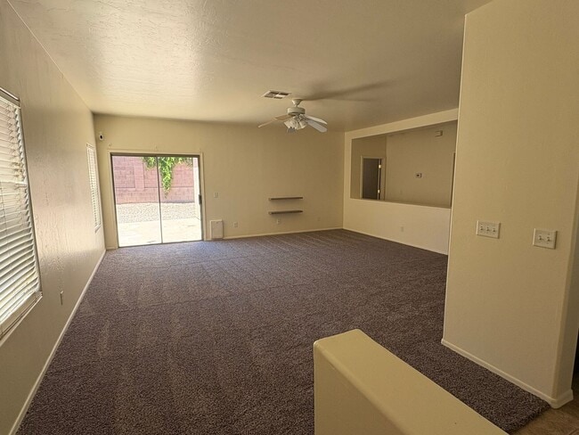 Building Photo - 3 Bed 2 Bath Gated Home On Grant & Silverbell With Community Pool