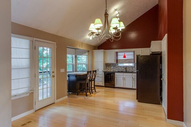 Building Photo - 2208 Bryce Cove