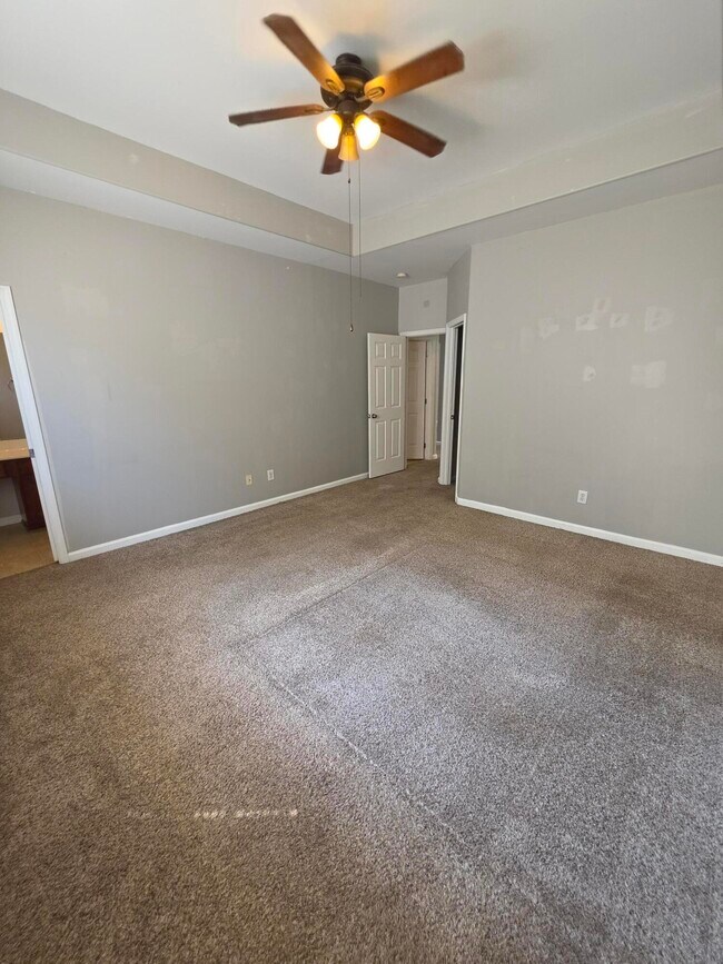 Building Photo - 620 Green Valley Dr
