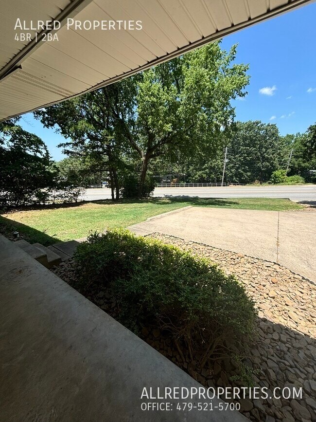 Foto del edificio - 1627 W Wedington-