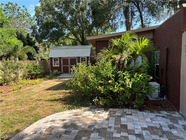 Building Photo - 2650 Lakeview Dr