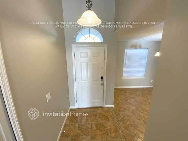 Building Photo - 572 Prosperity Lake Dr