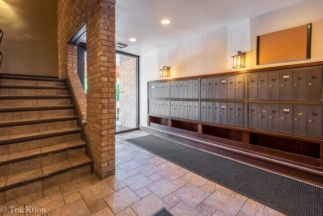 Foto del edificio - 1833 Four Lakes Ave