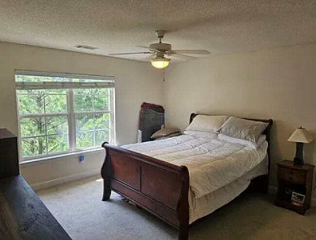 Foto del edificio - 632 Overlook Dr