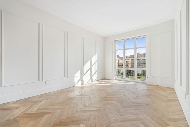 Photo - 250 E 21st St Apartment