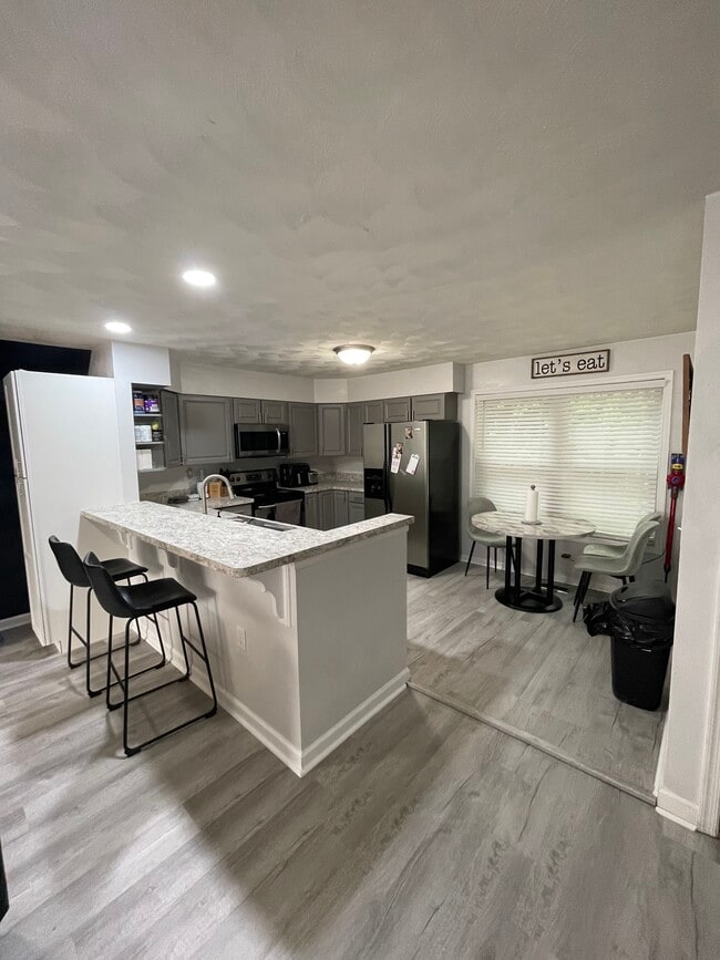 Building Photo - 8550 Tidewater Dr
