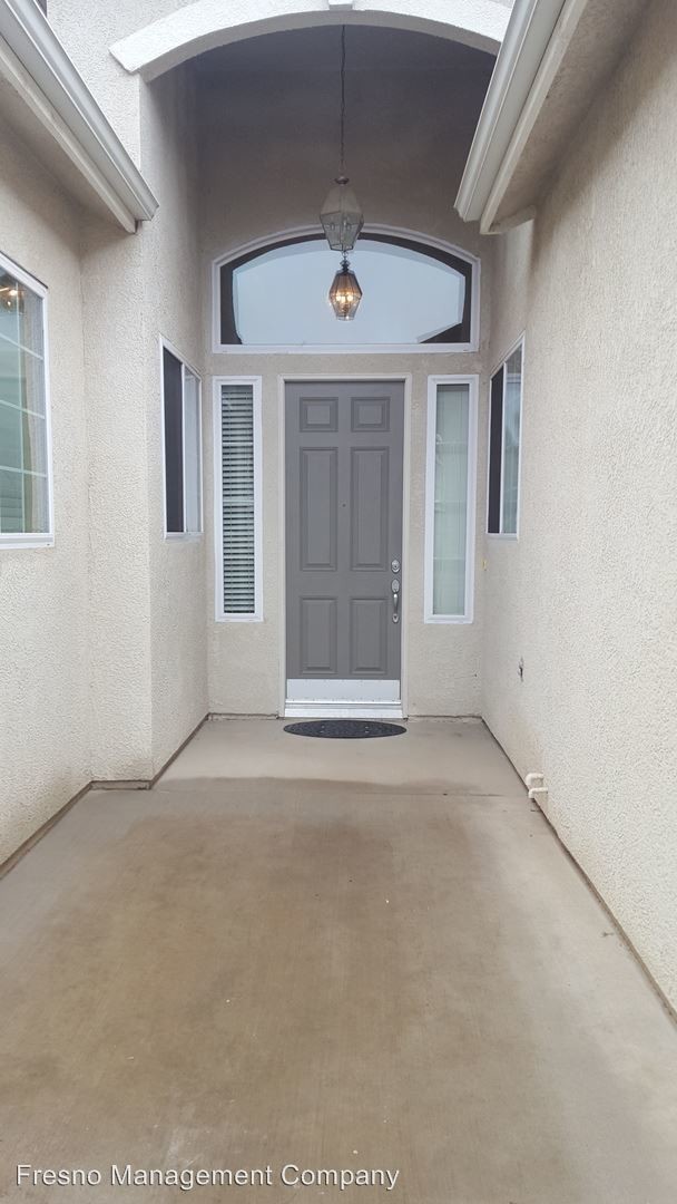 Foto del edificio - 4 br, 3 bath House - 5804 W. Chennault Ave.