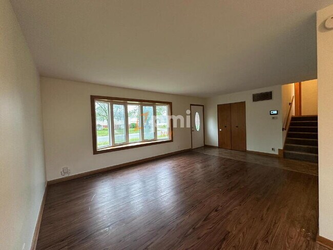 Foto del edificio - 8136 Grace Pl