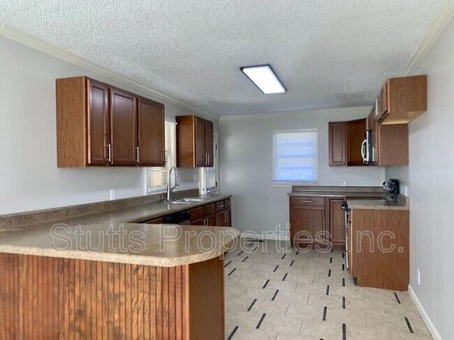 Foto del edificio - 48-206 N Central Ave