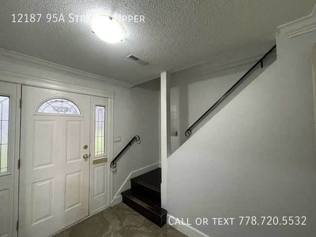 Building Photo - Upper Suite in Surrey