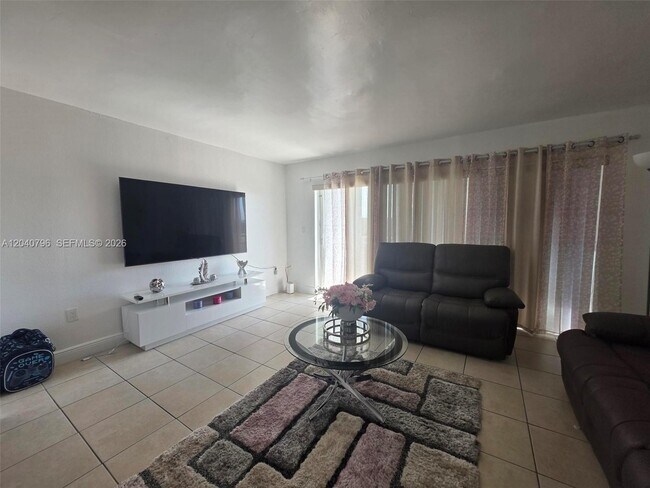 Foto del edificio - 9375 Fontainebleau Blvd