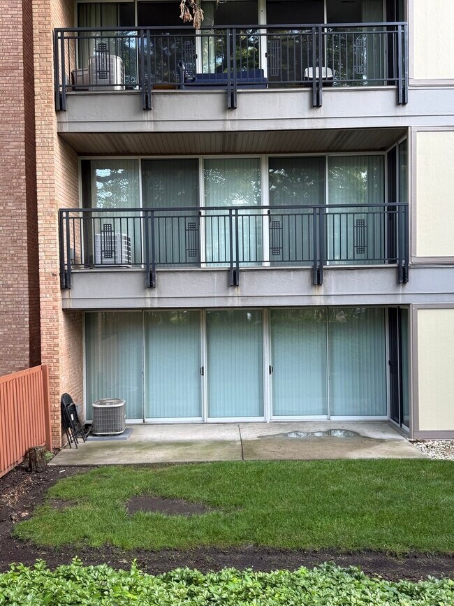 Foto del edificio - 6000 Oakwood Dr