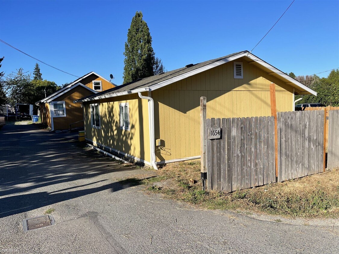 Building Photo - 2 br, 1 bath House - 1654 Southwest 114th ...