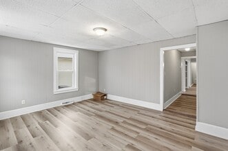 Building Photo - 14 Hacker St