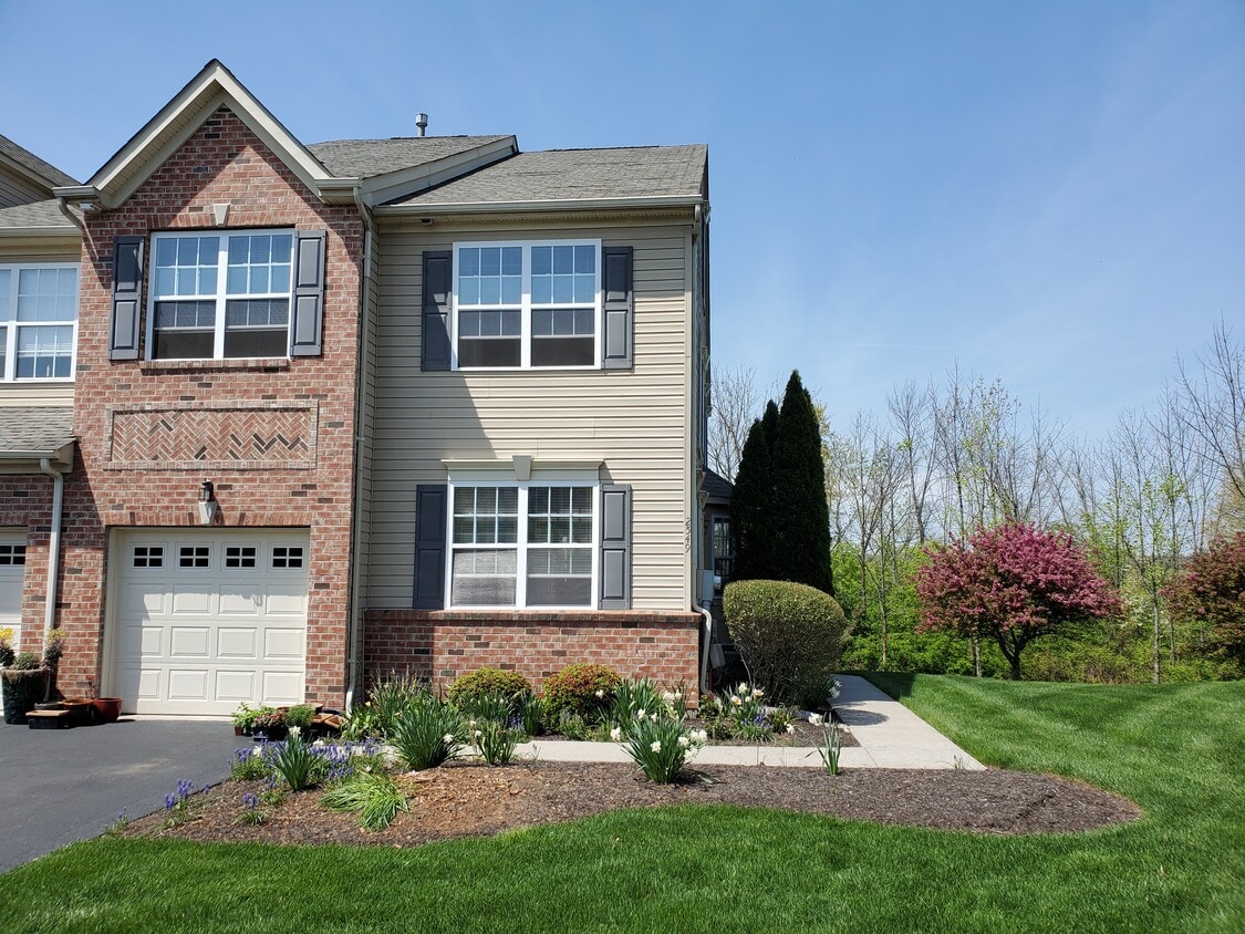 Primary Photo - 2549 Wellington Way